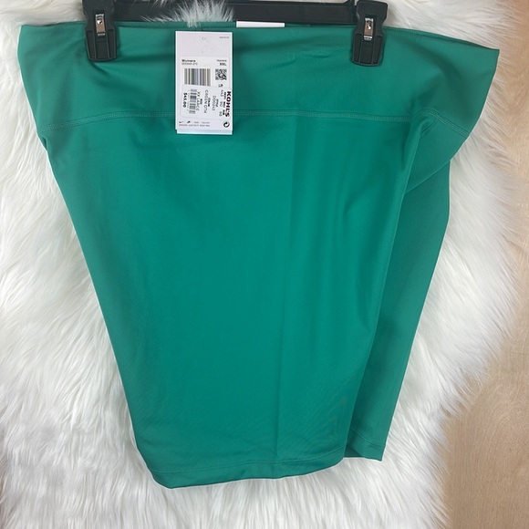 NWT Women’s Nike One Mid-rise Bike Short training XXL - Picture 3 of 5